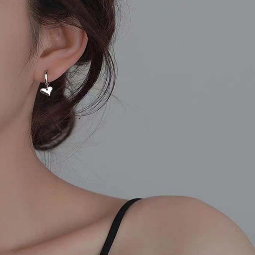 Khuyên tai hình trái tim phong cách hip hop cá tính cho nữ