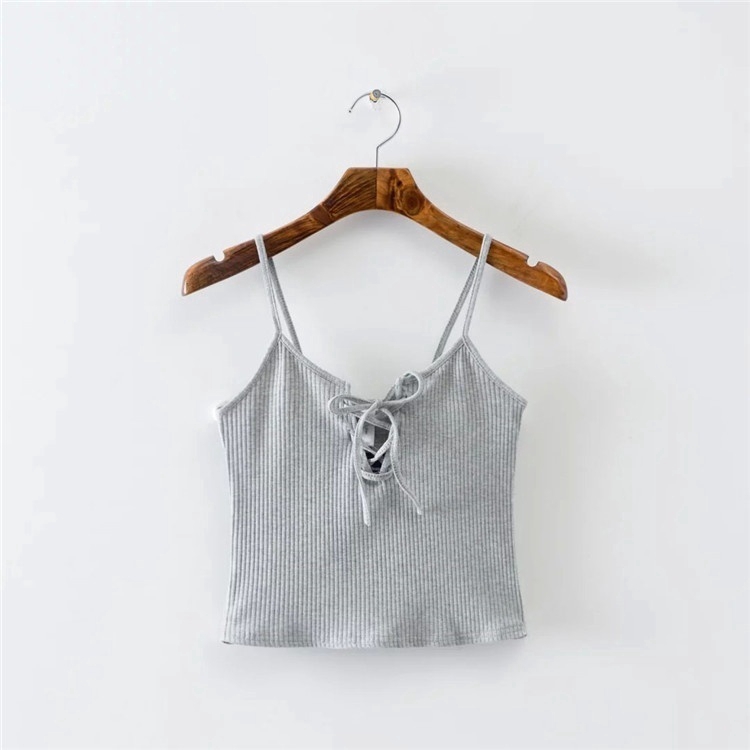 Áo croptop cổ chữ V khoét sâu thiết kế quyến rũ cho phái nữ