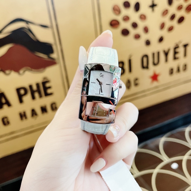 Đồng hồ nữ Guess