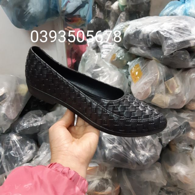 Giày nhựa giả da chịu nước cao cấp