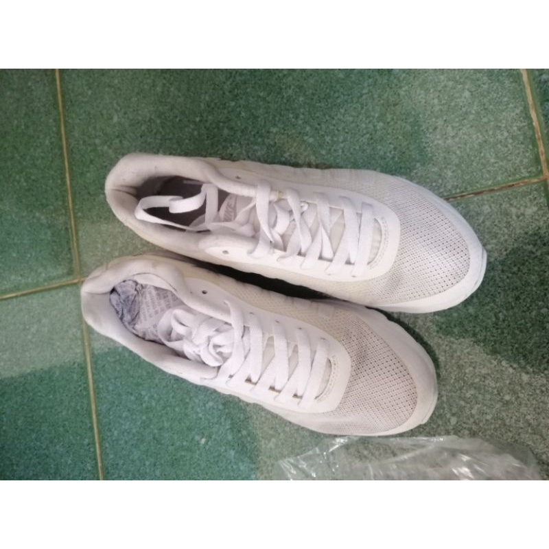 Giầy dép cho khách