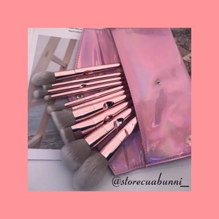 Bộ cọ siêu phẩm hồng đen trong khu vực bạn đó