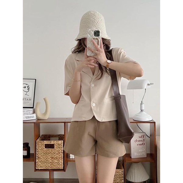 Áo blazer cộc tay độn vai dáng croptop hiện đại