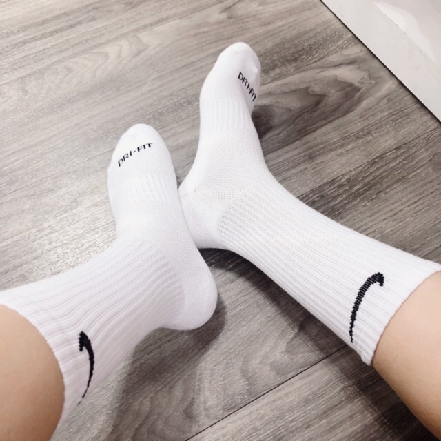 Tất NIKE Nam Nữ Cổ Cao Chất Liệu Cotton Dày Dặn, Bản Đẹp Đi Êm Không Hôi