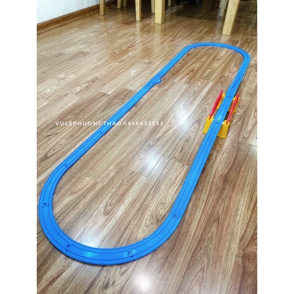 Ray khổng lồ tàu đi qua cầu Takara Tomy cho bé