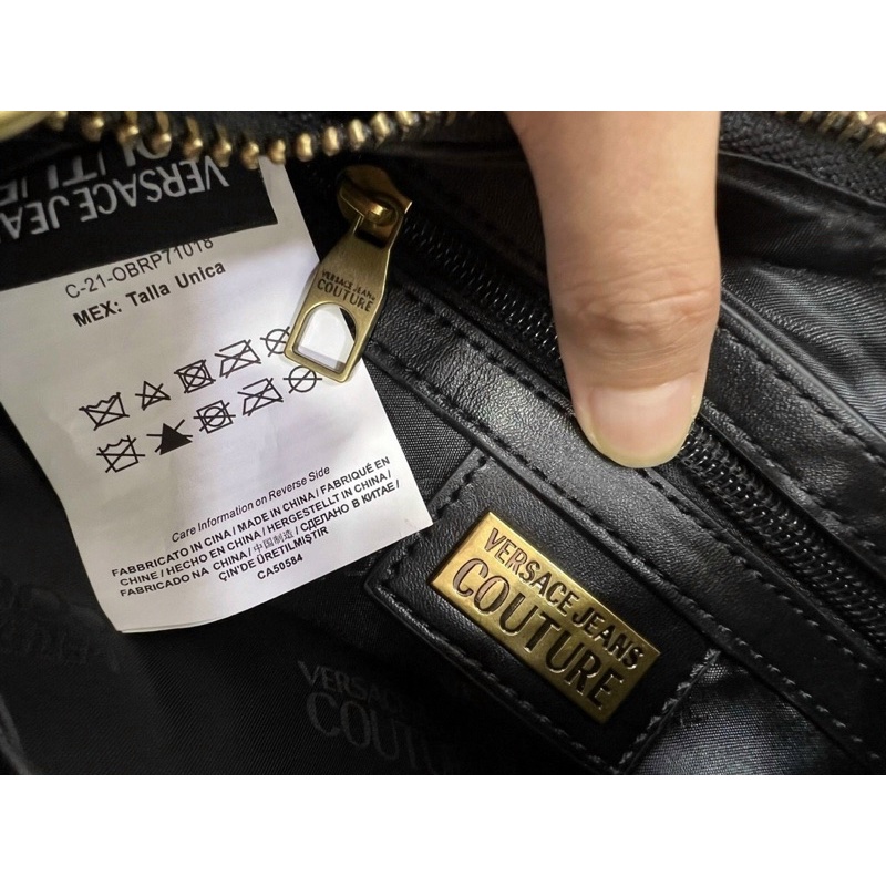 Kẹp nách Versace jeans couture bản dù hai dây siêu đẹp .✨Mã : 71VA4BFG ✨