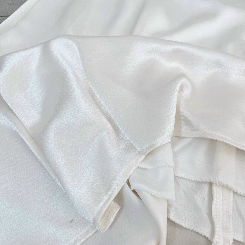 ĐẦM LỤA KHOÉT EO