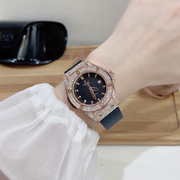 Đồng hồ nữ hublut dây silicon bền bỉ dây thơm navi shop sale thu vốn | BigBuy360 - bigbuy360.vn