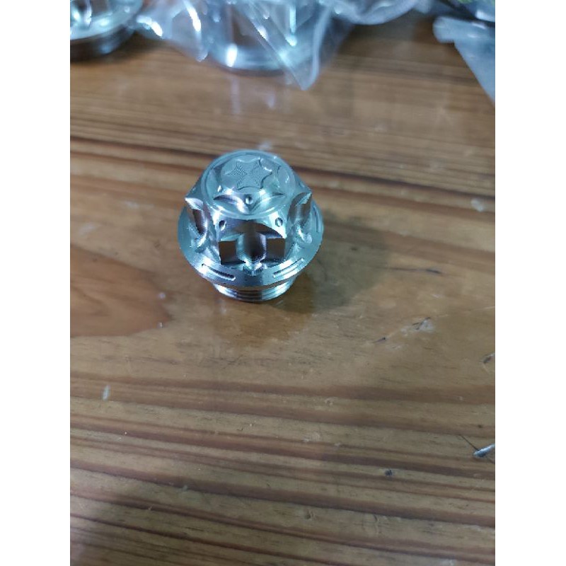 Ốc nắp nhớt Salaya inox 304
