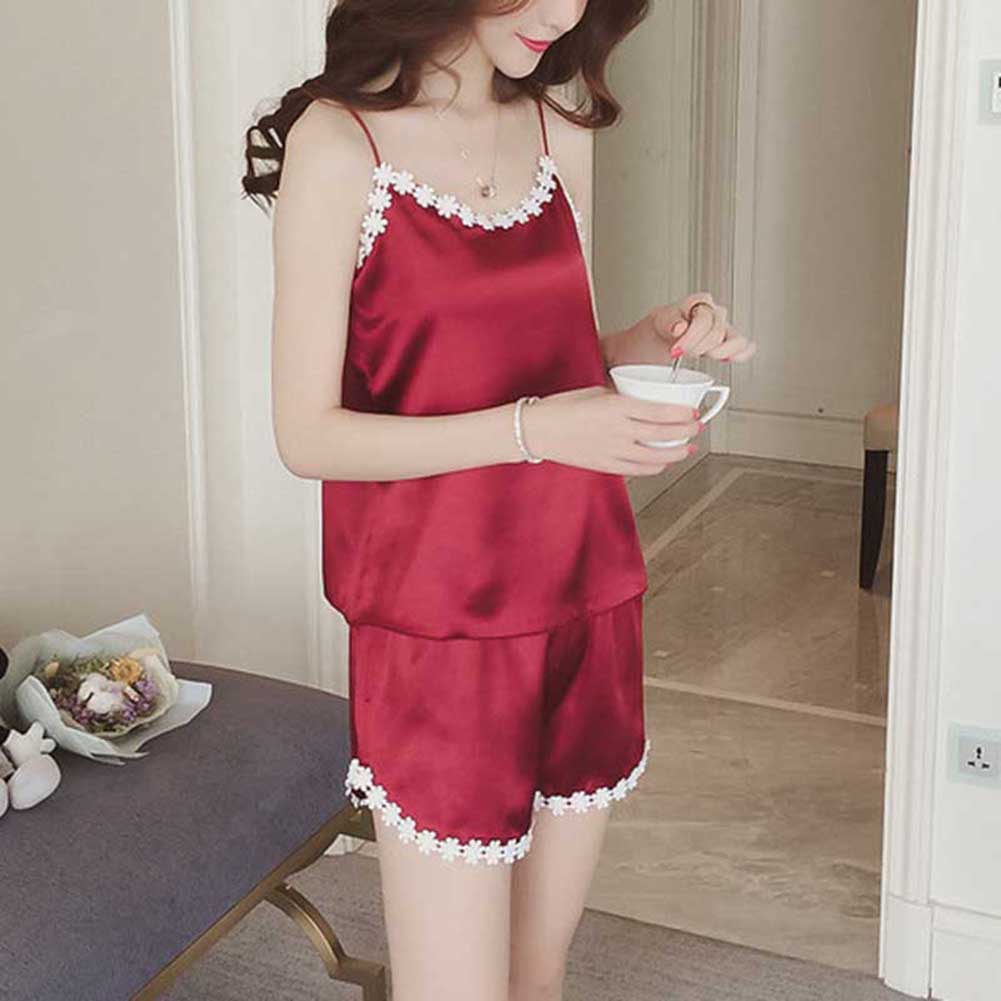 Bộ Đồ Ngủ Hai Dây Họa Tiết Hoa Cúc Quyến Rũ Cho Nữ