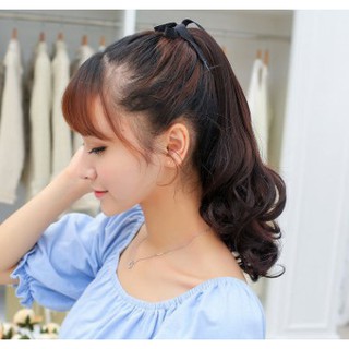 Tóc xoăn buộc cao