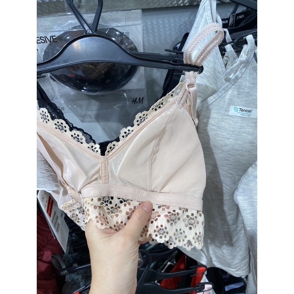 Mút ngực tam giác không nâng