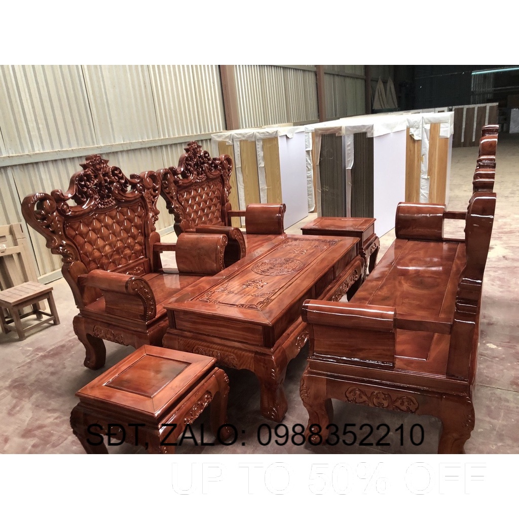 Bộ bàn ghế gỗ lim hoàng gia kiểm hàng trước khi thanh toán