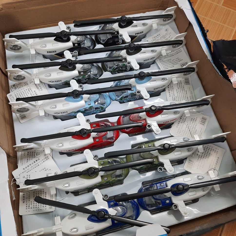 Máy bay trực thăng mô hình đồ chơi trẻ em tỉ lệ 1:32 bằng hợp kim có âm thanh và đèn