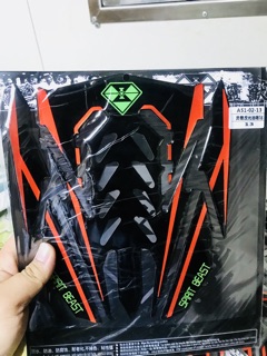 Tem xương cá dán bình xăng !