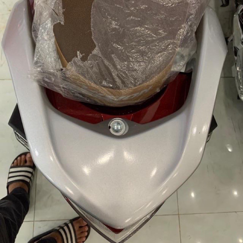 Cảng sau VISION 2016-2019 hàng tháo xe mới.