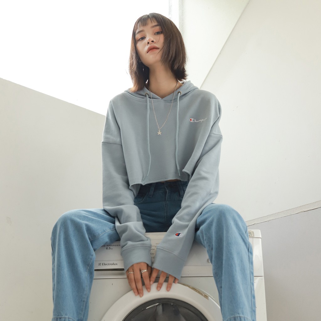 Áo Croptop Hoodie Nữ Thêu Chữ Champion Form Đẹp-Đường Thêu Tỉ Mỉ-Vải Nỉ Da Cá Thoải Mái-Màu Xanh Blue Nhạt Dễ Phối Đồ