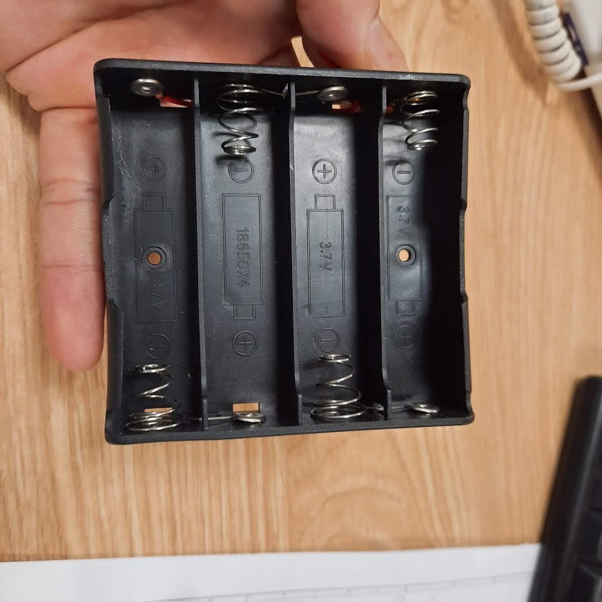 Đế ghép pin 18650 mắc nối tiếp 4 viên