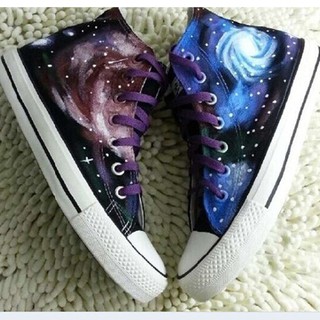 Đôi giày canvas cổ cao màu galaxy đẹp mắt cho nam và nữ