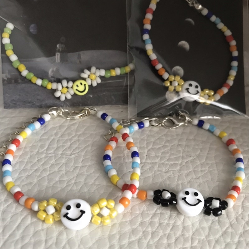Vòng tay handmade bằng hạt cườm hot trend