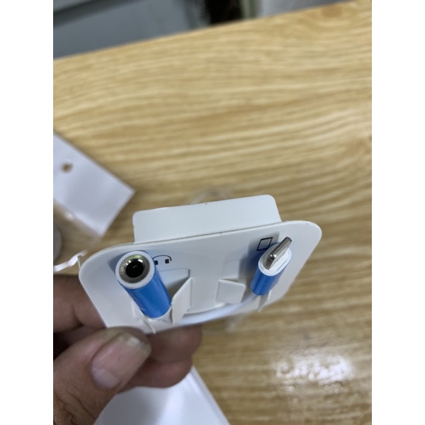 Cáp  chuyển Lightning sang đuôi 3.5