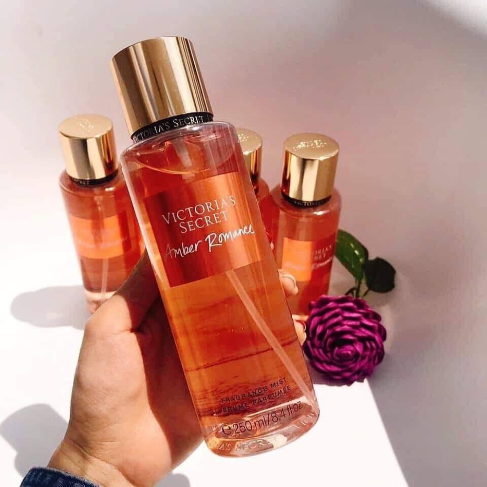 Xịt thơm toàn thân Victoria Secret Amber Romance Hương Thơm Lôi Cuốn Quyến Rũ Chai 250ml