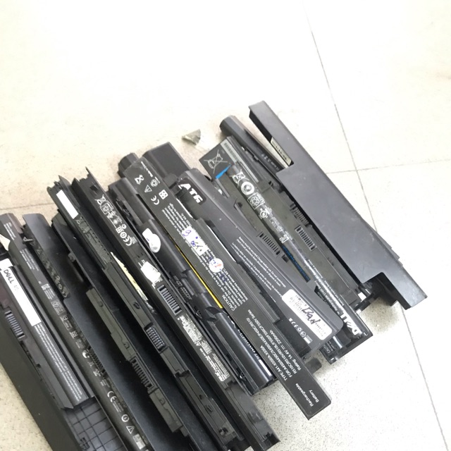 Thanh pin lap top cũ chứa 6 cell