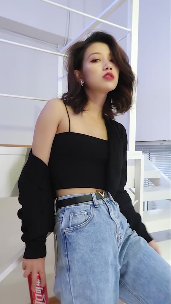 Áo hai dây croptop sợi bún áo 2 dây ôm body màu đen màu trắng chất thun gân basic co giãn 4 chiều dáng ôm siêu đẹp | BigBuy360 - bigbuy360.vn