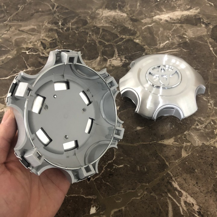 Logo chụp mâm, ốp lazang bánh sau xe ô tô Toyota Land Cruiser Prado Đời từ 2002-2012 TY-038
