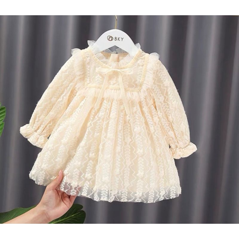 Combo váy ren và bộ đồ cho bé