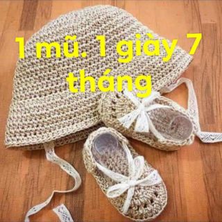 1 mũ. 1 giày. 7 tháng 1 mũ mẹ