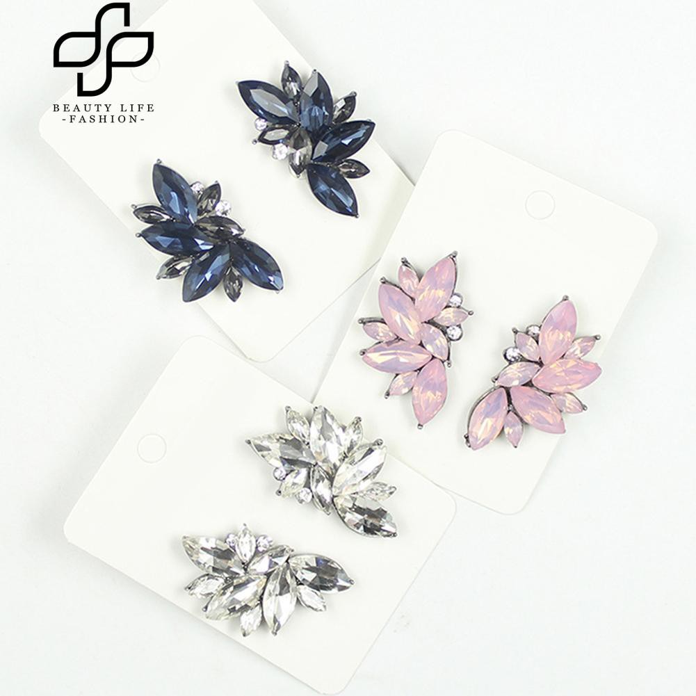 Hoa tai đính đá sang trọng dành cho nữ