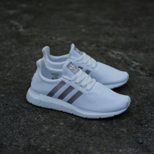 Giày Bata Adidas Swift Run Thời Trang Năng Động