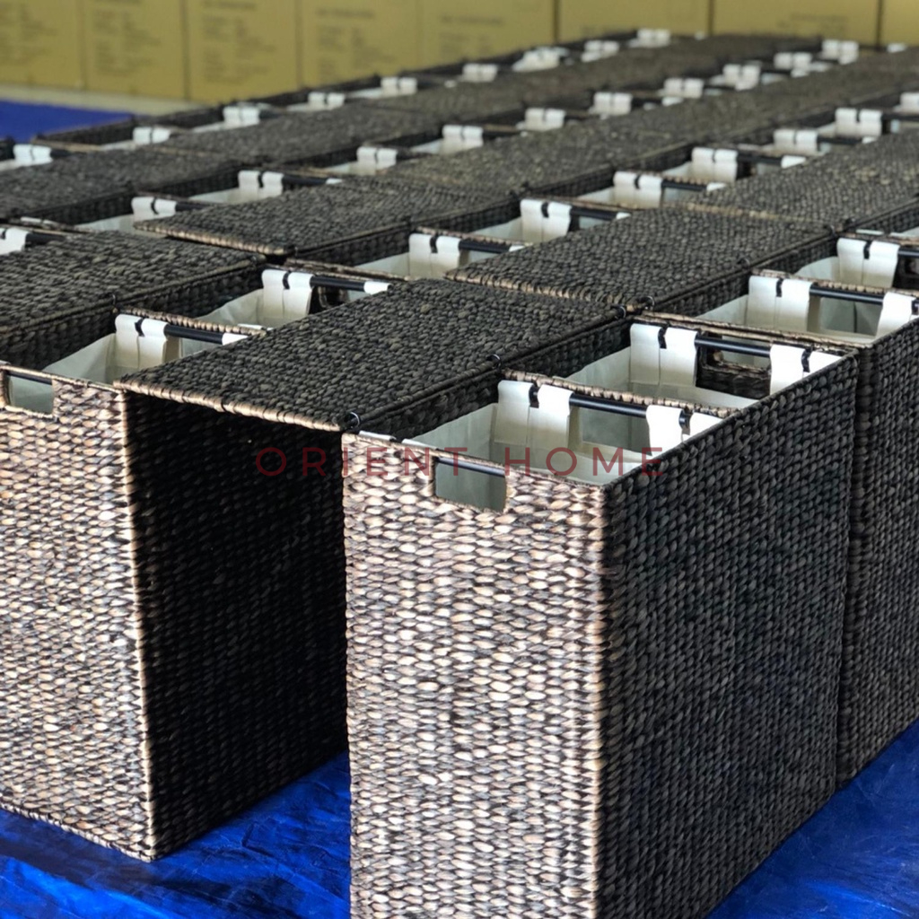 Thùng lục bình đựng đồ giặt màu nâu, 2 ngăn có vải lót tháo rời được từng ngăn.
