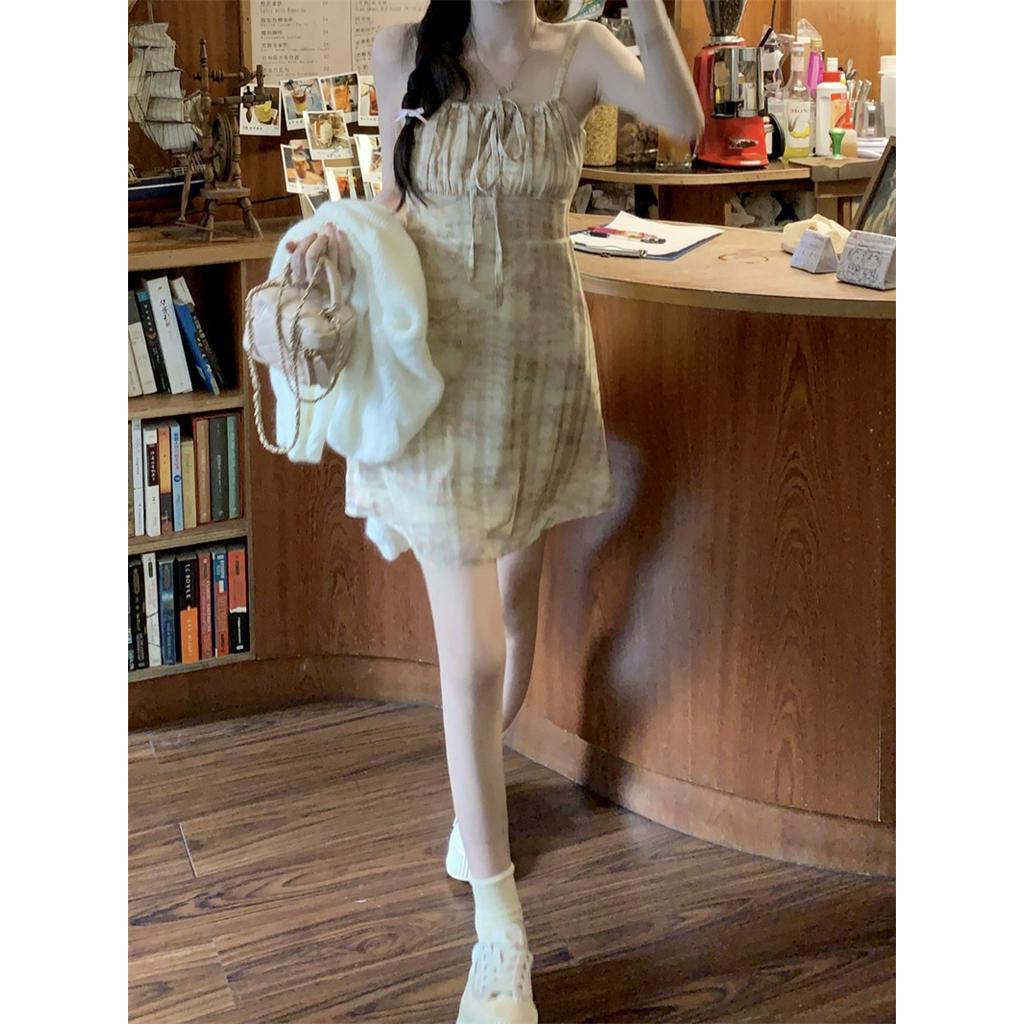 Đầm Hai Dây Màu Matcha Ôm Dáng Ngọt Ngào Mùa Hè Cho Nữ