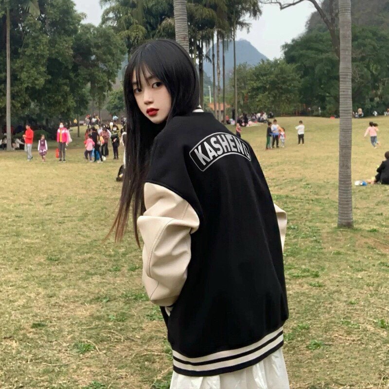 Áo khoác dù bomber nam nữ in  chữ K được may từ chất dù hai lớp dày, thoáng mát có hai size L từ,XL từ