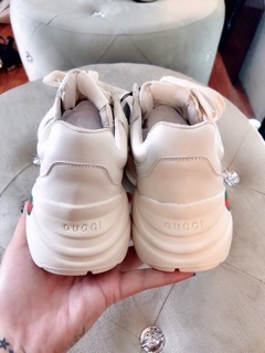 Giày gucci buộc dây