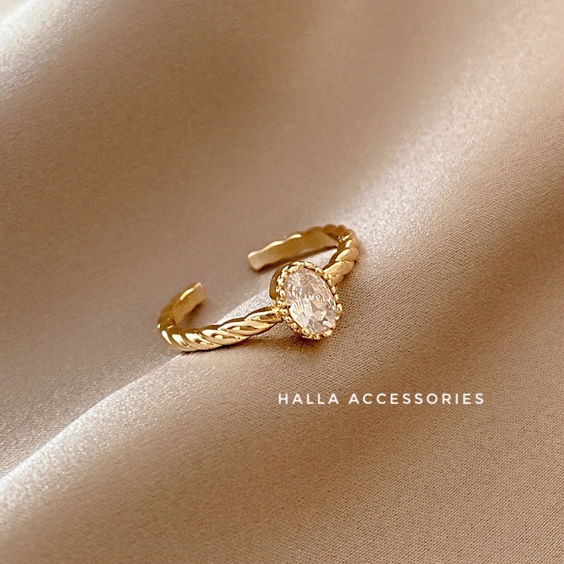 Nhẫn Nữ màu Gold mặt đính đá cao cấp vành hở Freesize HALLA NH105
