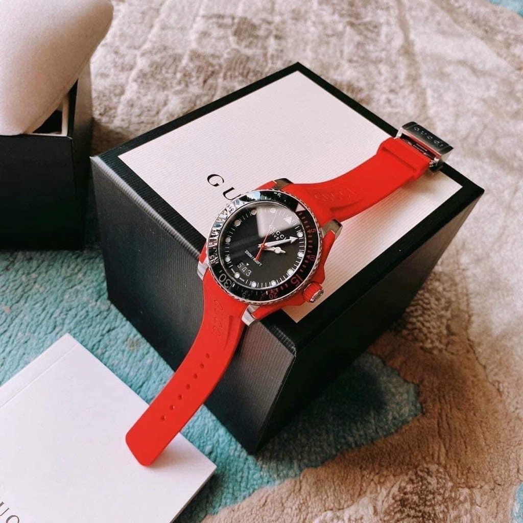 Đồng Hồ Nam Gucci Dive Black Dial Mens YA136309