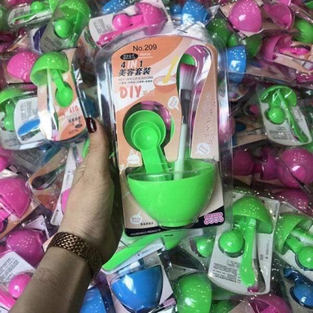 Bát trộn mặt nạ