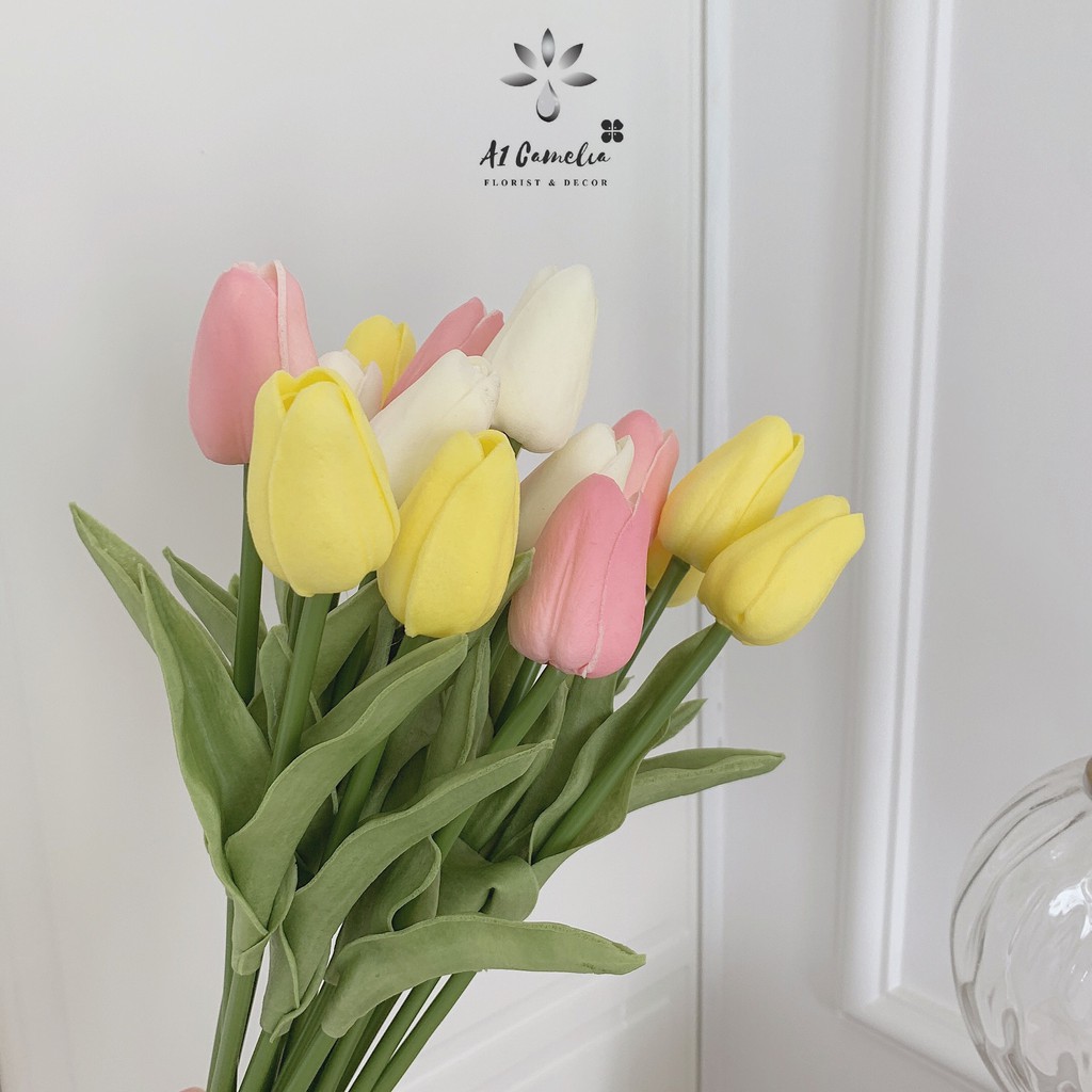 Hoa Giả - Hoa Tulip Camelia ( Gồm 10 Bông + Lọ Thủy Tinh Cao Cấp), Chất Liệu Pu Cao Cấp Cực Giống Thật