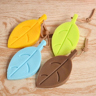 Miếng chặn cửa bằng silicone hình CHIẾC LÁ