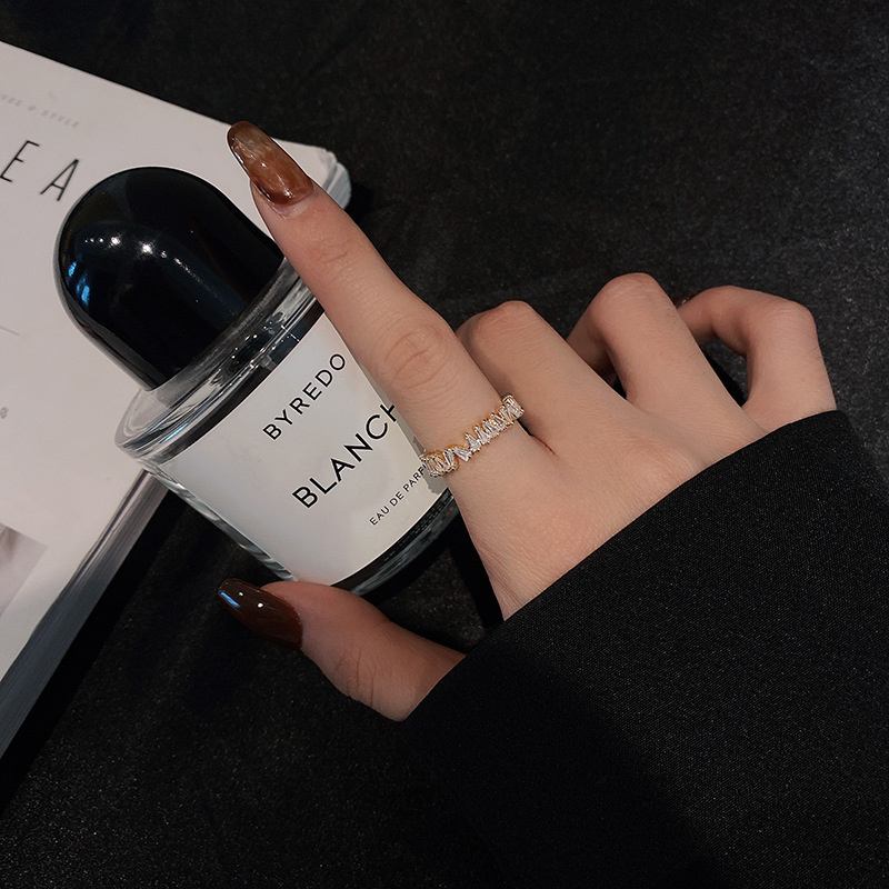 Nhẫn đính đá zircon 2021 thời trang cho nữ