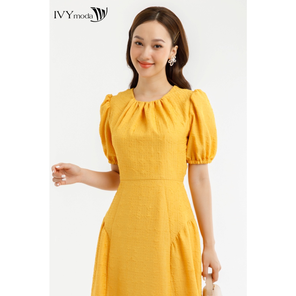 Đầm lụa nữ dập nổi xếp ly IVY moda MS 48T0191