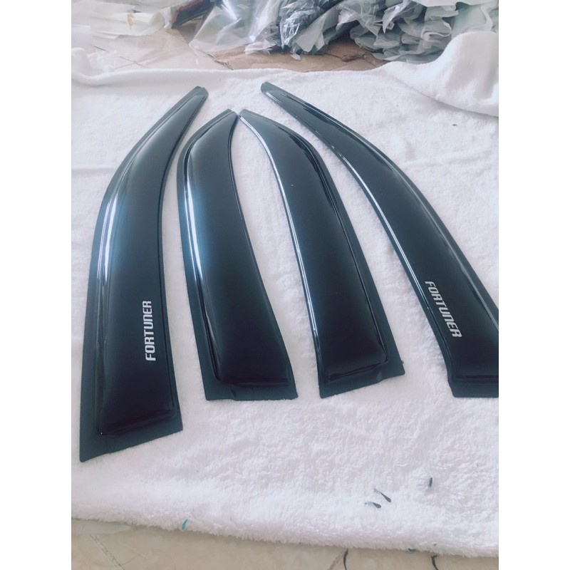 Vè che mưa Thái Lan xe Fortuner đời 2009 - 2016 vè đen