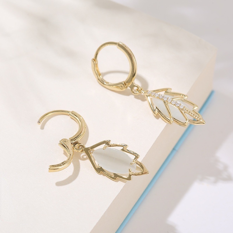 Khuyên Tai Hình Chiếc Lá Đính Đá Phong Cách Thời Trang