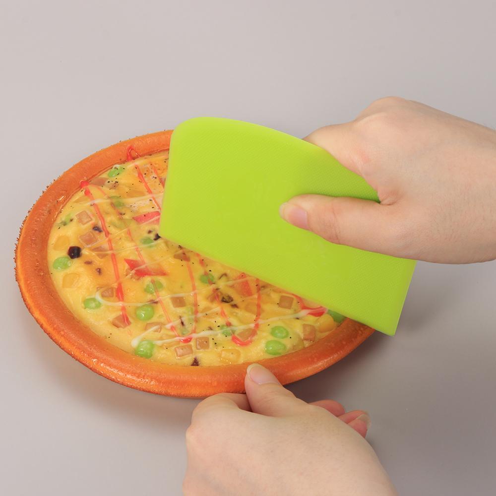 Dụng Cụ Cạo Bột Làm Bánh Bằng Nhựa Chuyên Dụng