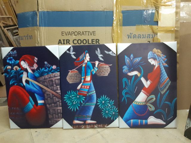 Bộ 3 tranh canvas cô gái mặc đồ thổ cẩm - khung tranh không viền SR231 - kích thước 30cm x 40cm x 3 tấm