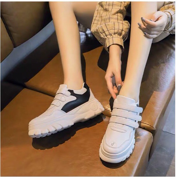 Giày sneaker nữ quai dán lên chân cực êm