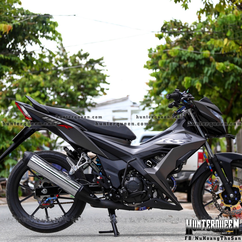 Tem ghép 5 lớp cao cấp. Gồm chữ RS, 150R, cánh chim honda. Dán xe Sonic. Xe màu khác vui lòng inbox